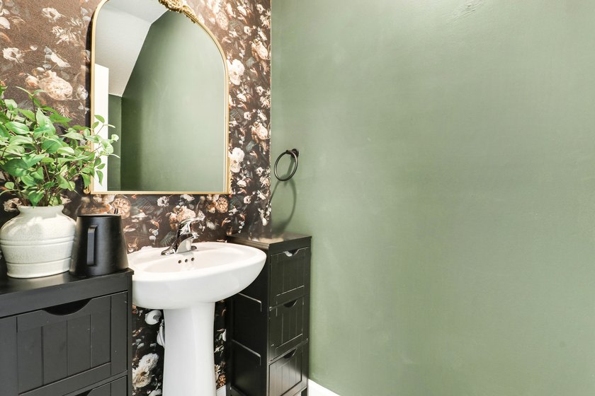 Welcome to this beautifully spacious 5 bedroom, 3 bathroom - photo 18