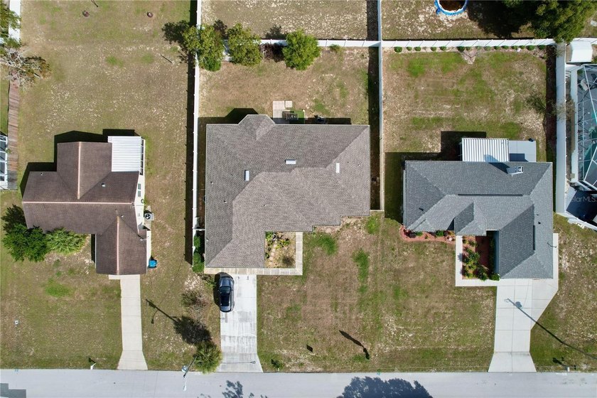 Enjoy one of the larger homesites in the area with room to add a - photo 2