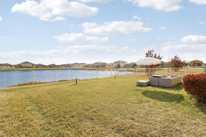 Welcome to this beautifully spacious 5 bedroom, 3 bathroom - photo 27