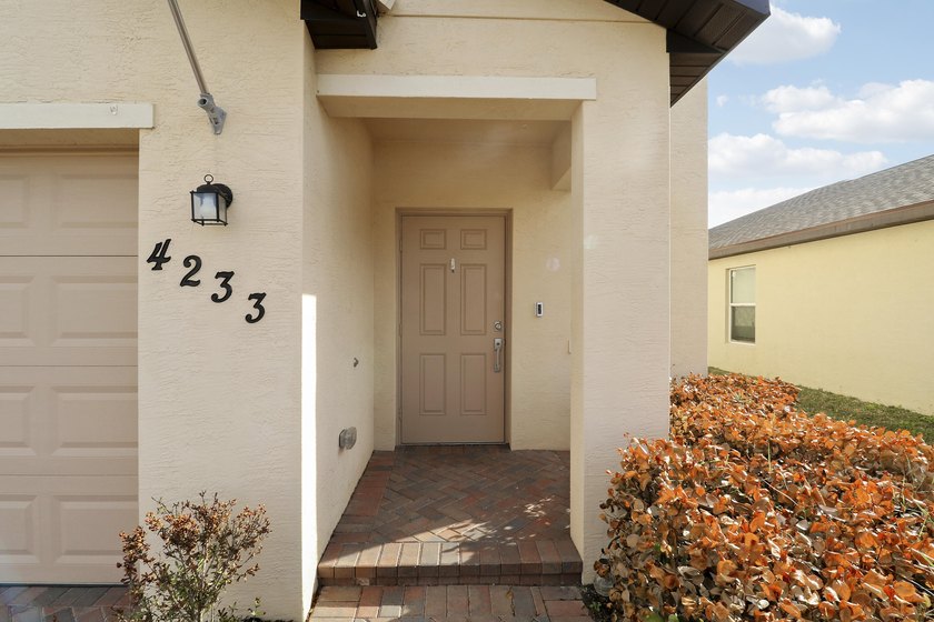 Welcome to this beautifully spacious 5 bedroom, 3 bathroom - photo 28