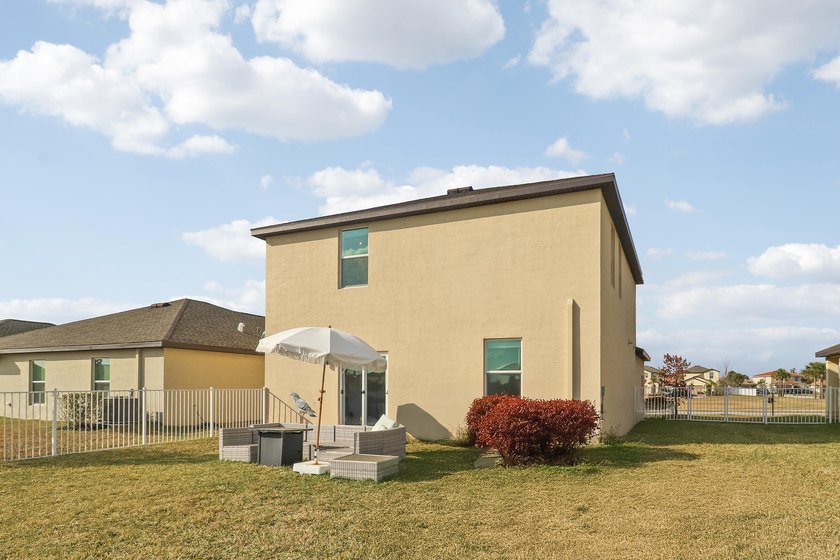 Welcome to this beautifully spacious 5 bedroom, 3 bathroom - photo 30