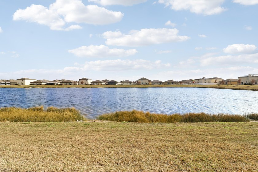 Welcome to this beautifully spacious 5 bedroom, 3 bathroom - photo 31