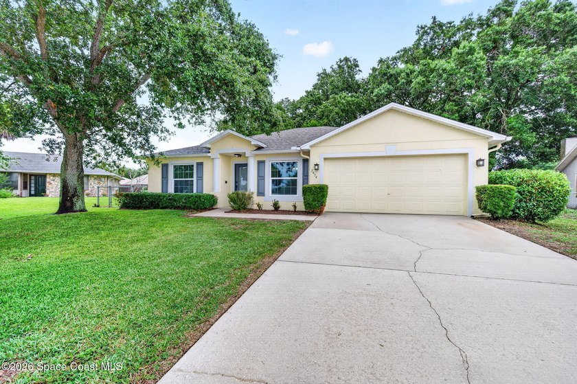 Welcome home to this well-maintained 3bed/2bath split-bedroom - photo 3
