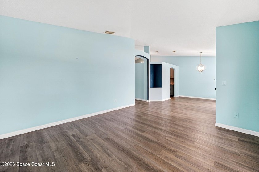 Welcome home to this well-maintained 3bed/2bath split-bedroom - photo 7