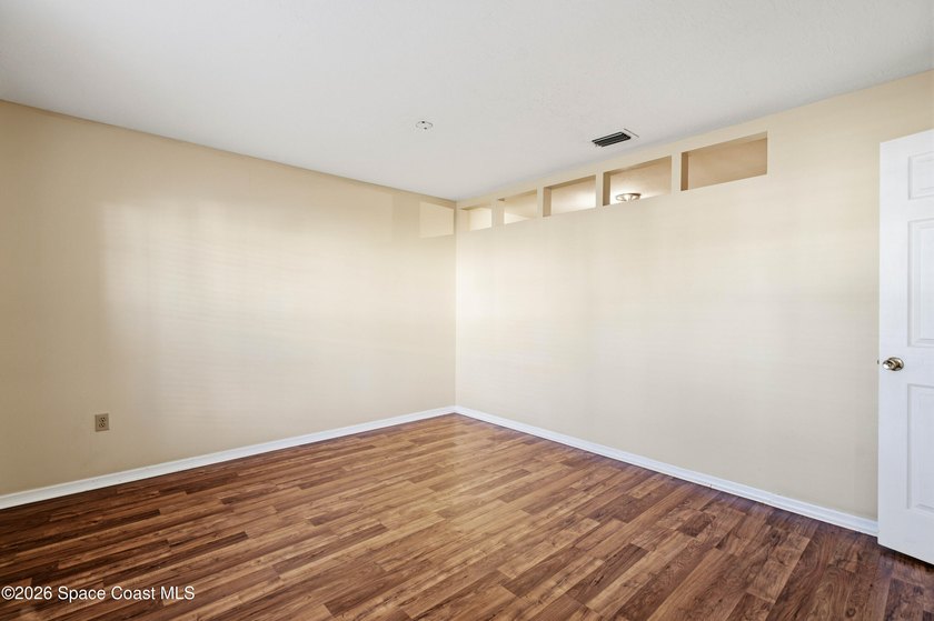 Welcome to Windsor Park, a small community of townhomes in the - photo 5