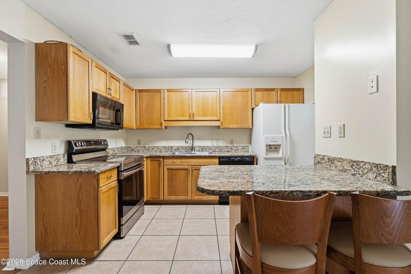 Welcome to Windsor Park, a small community of townhomes in the - photo 10