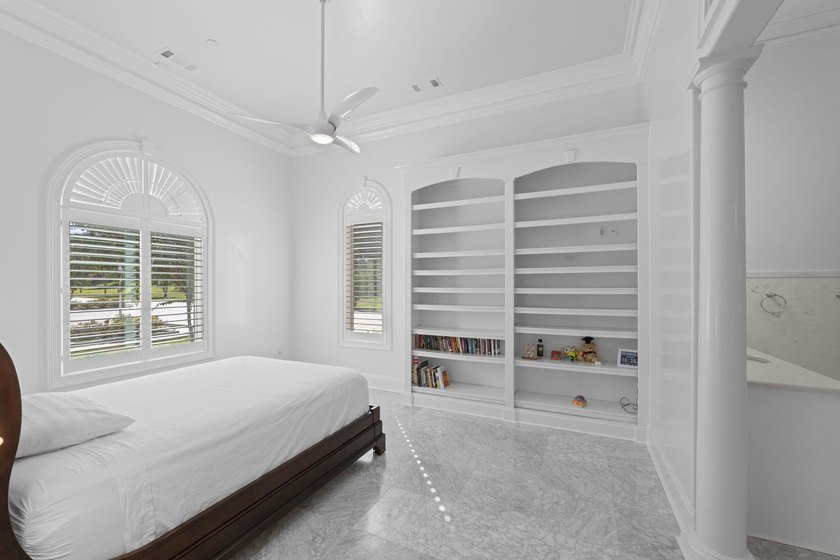 Stunning 1-level 5,000 SF Neoclassical Mediterranean Villa on 10 - photo 19