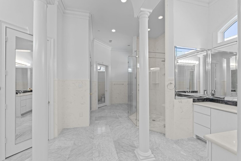 Stunning 1-level 5,000 SF Neoclassical Mediterranean Villa on 10 - photo 24