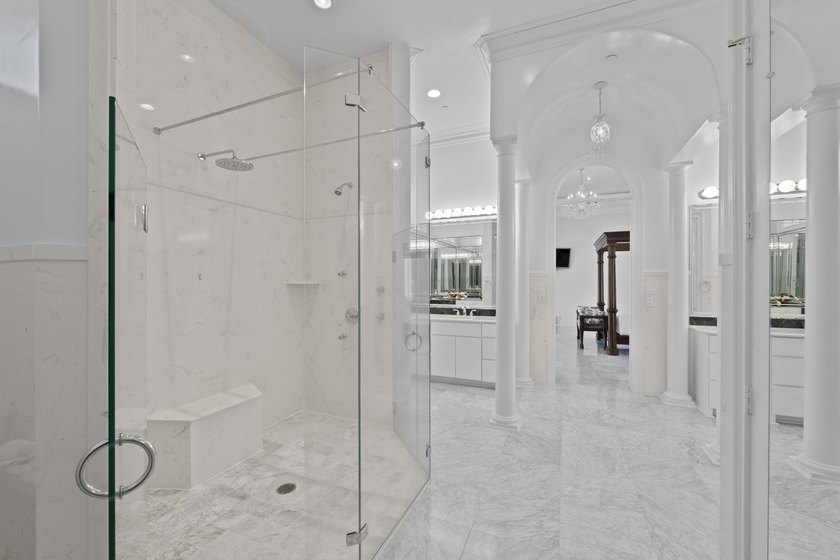 Stunning 1-level 5,000 SF Neoclassical Mediterranean Villa on 10 - photo 28