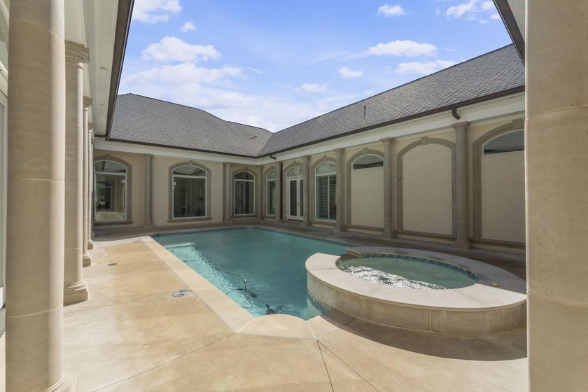 Stunning 1-level 5,000 SF Neoclassical Mediterranean Villa on 10 - photo 38
