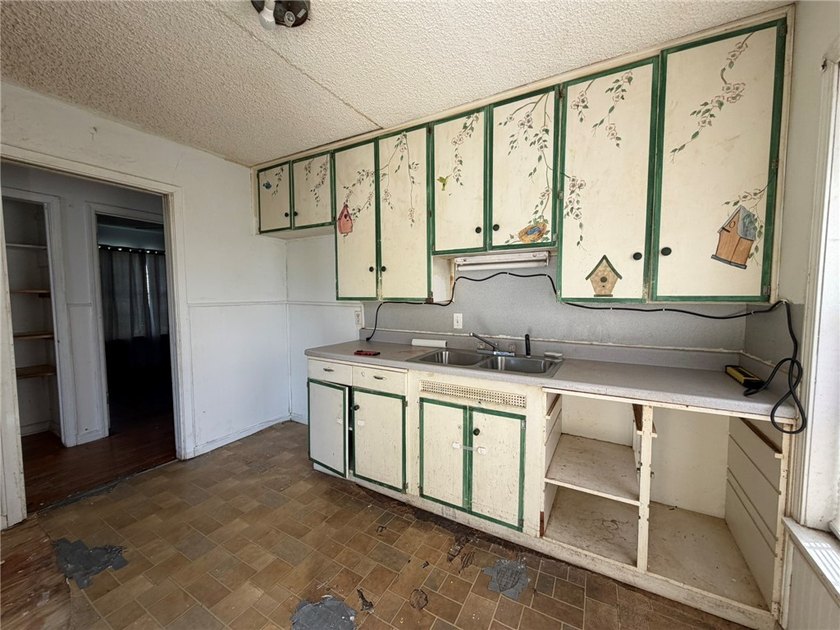 Investment property!! This property offers 3 bedrooms - 2 - photo 7