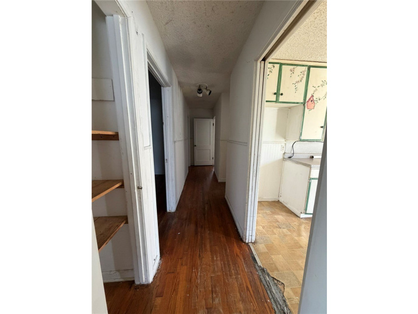 Investment property!! This property offers 3 bedrooms - 2 - photo 8