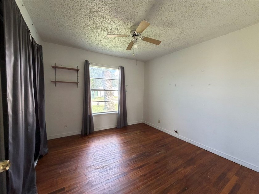 Investment property!! This property offers 3 bedrooms - 2 - photo 9