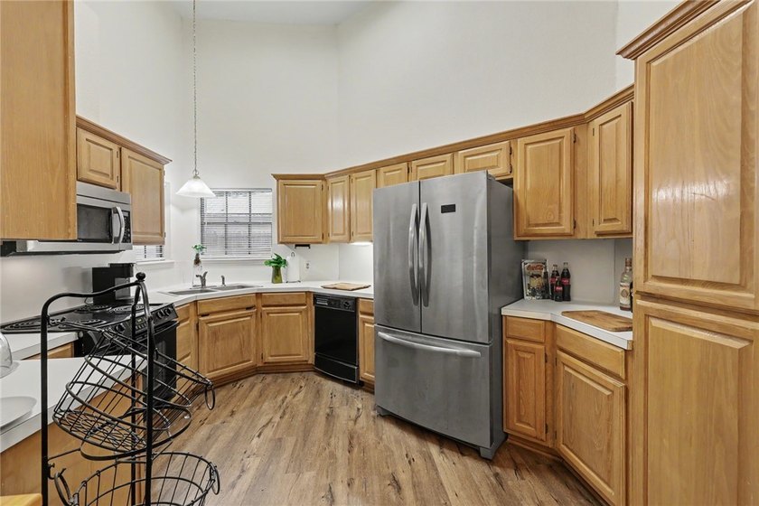 Welcome Home to this Charming 3- bedroom, 2-bedroom Home in The - photo 3