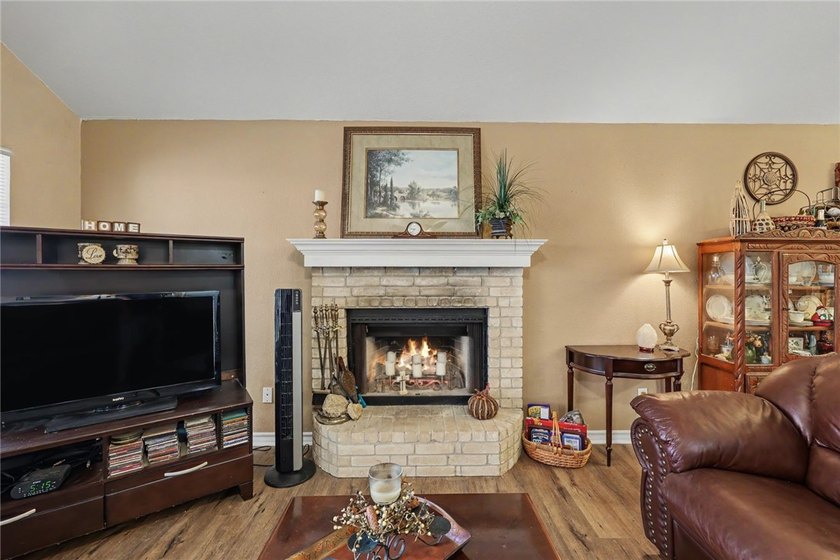 Welcome Home to this Charming 3- bedroom, 2-bedroom Home in The - photo 9
