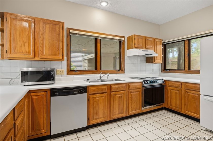 Lakefront living at its finest in prestigious Millstone Estates! - photo 33