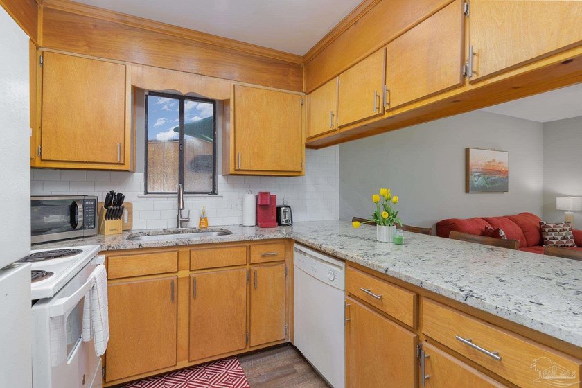 Turn-Key Investment Property or vacant in May! If buyer prefers - photo 3