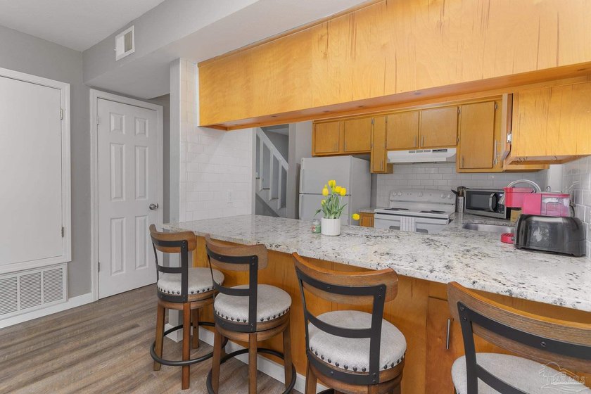 Turn-Key Investment Property or vacant in May! If buyer prefers - photo 8