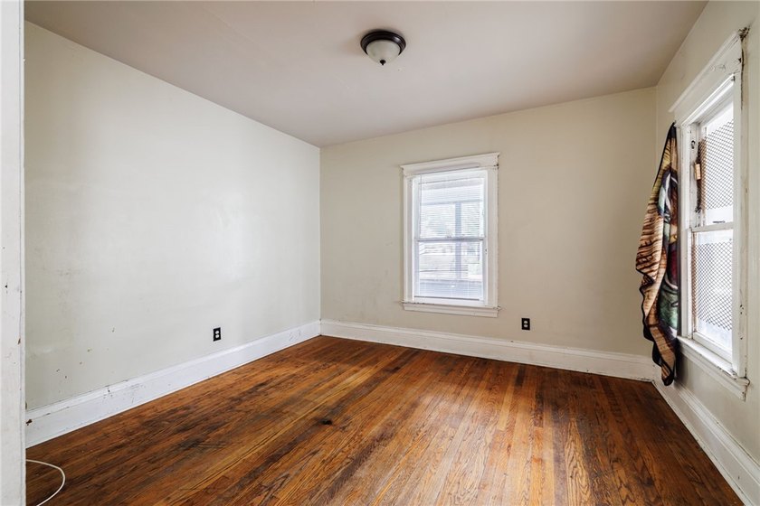 Fully vacant duplex in the Lyell/Otis neighborhood! Rare - photo 12