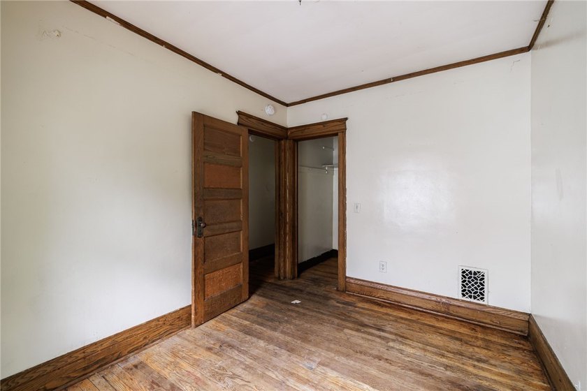 Fully vacant duplex in the Lyell/Otis neighborhood! Rare - photo 16