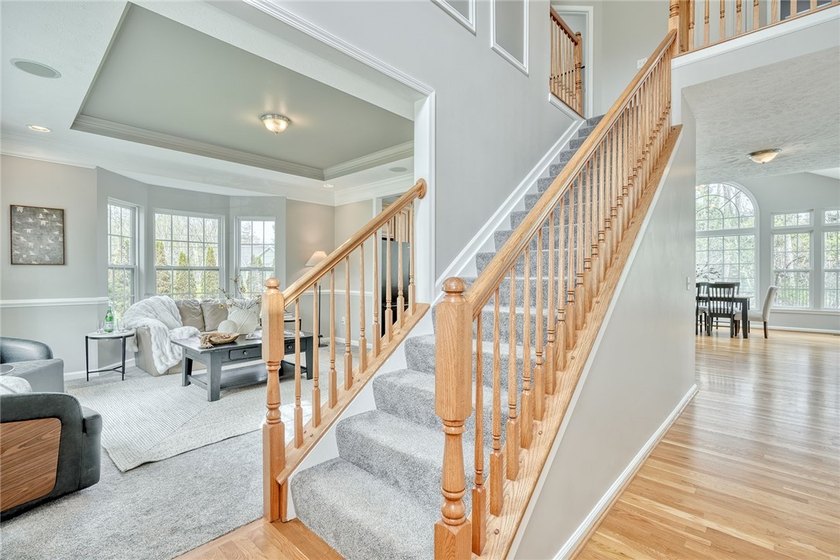 LIGHT! VOLUME! OPEN SPACE! Stunning Webster, NY home with SCALE - photo 3