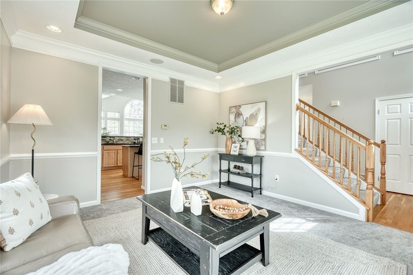 LIGHT! VOLUME! OPEN SPACE! Stunning Webster, NY home with SCALE - photo 7