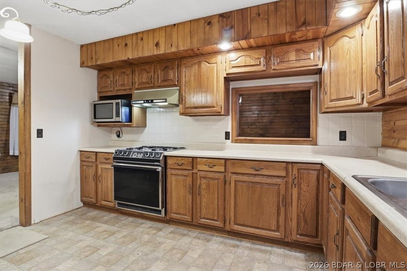 Discover the perfect blend of privacy, space, and lake living on - photo 16