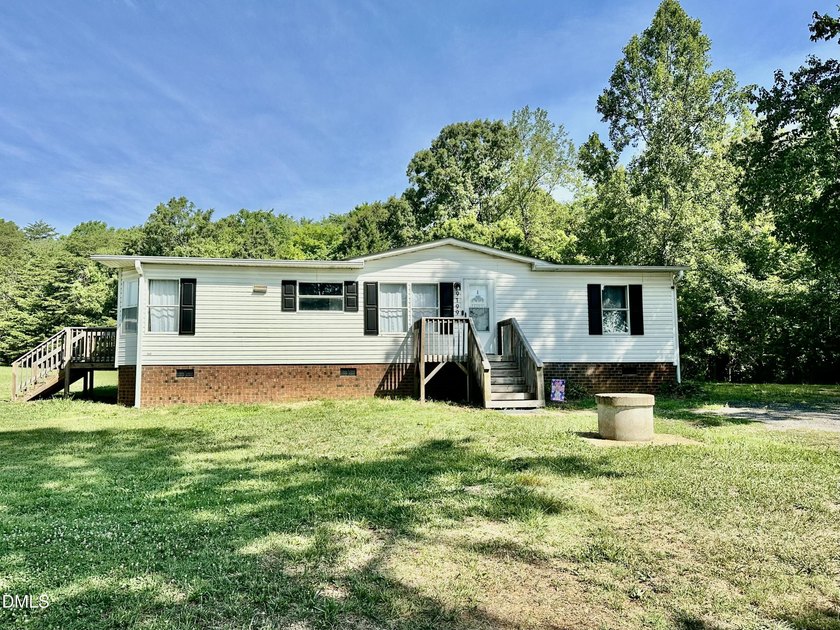 Welcome home!! This charming and cozy 3-bedroom, 2- bath home - photo 2