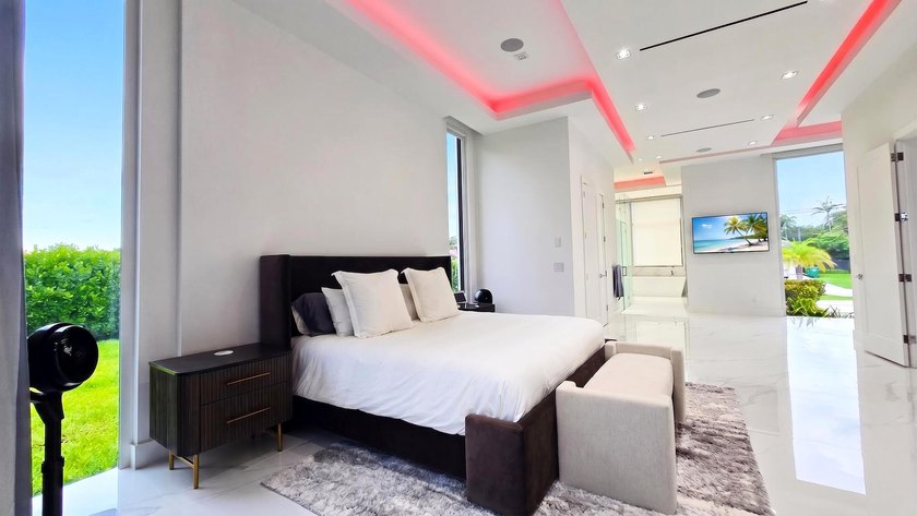 Welcome to this unique and luxurious modern Estate in Plantation - photo 23