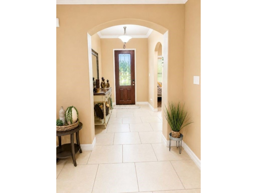A beautifully maintained 4 Bedroom, 2 bath 1866 sq. ft. home - photo 3
