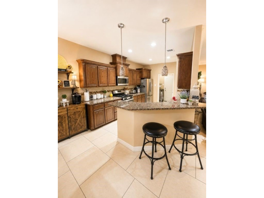 A beautifully maintained 4 Bedroom, 2 bath 1866 sq. ft. home - photo 8