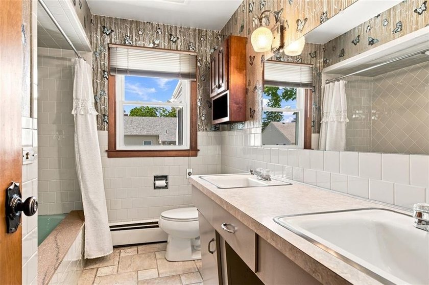 Welcome to this well-built, lovingly maintained ranch in the - photo 11