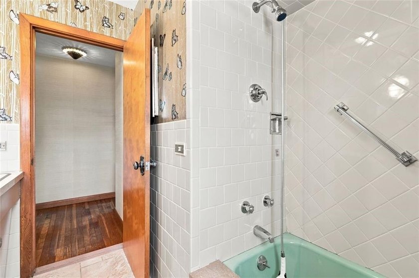 Welcome to this well-built, lovingly maintained ranch in the - photo 12
