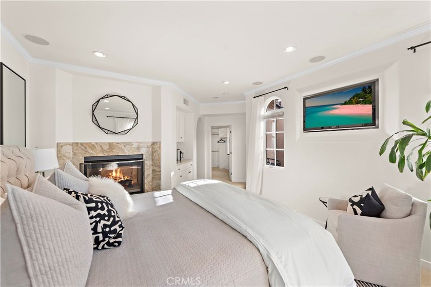 432 Acacia is a sophisticated home offering the perfect blend of - photo 13