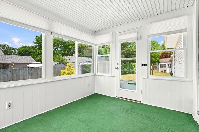 Welcome to this well-built, lovingly maintained ranch in the - photo 14