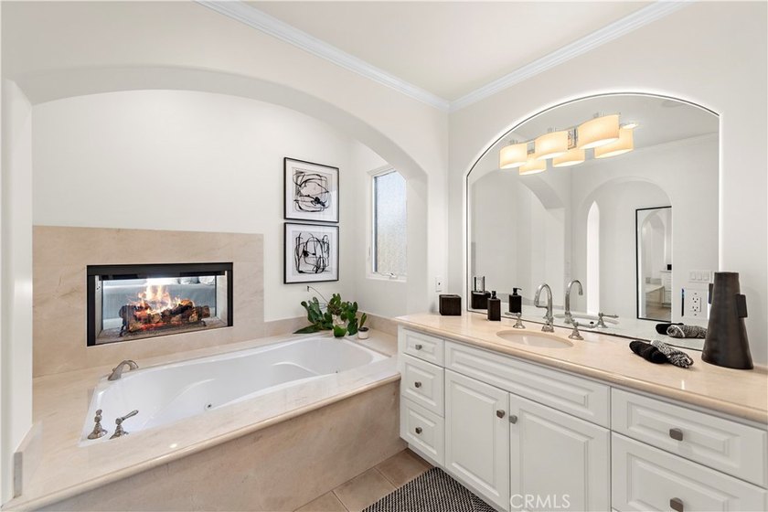 432 Acacia is a sophisticated home offering the perfect blend of - photo 15
