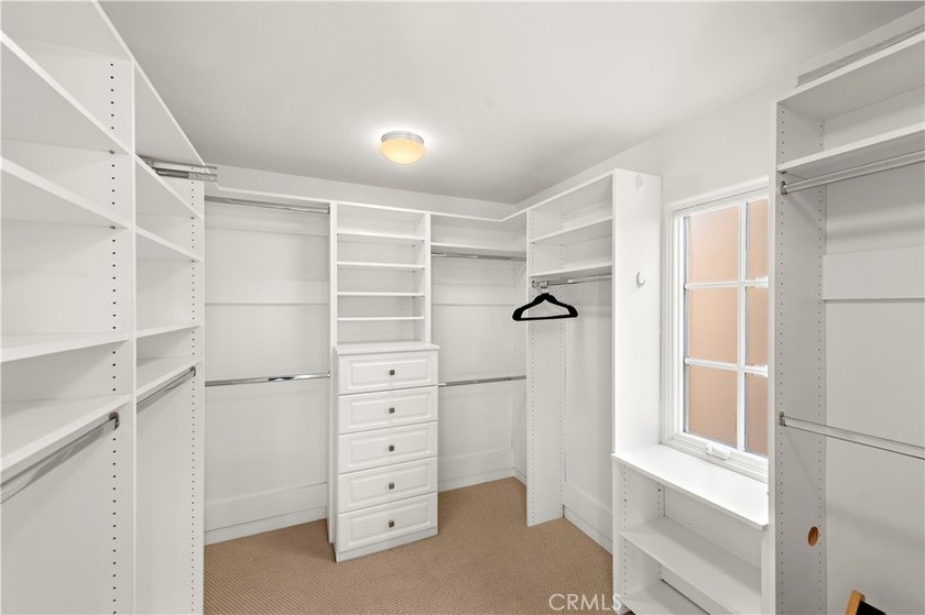 432 Acacia is a sophisticated home offering the perfect blend of - photo 17