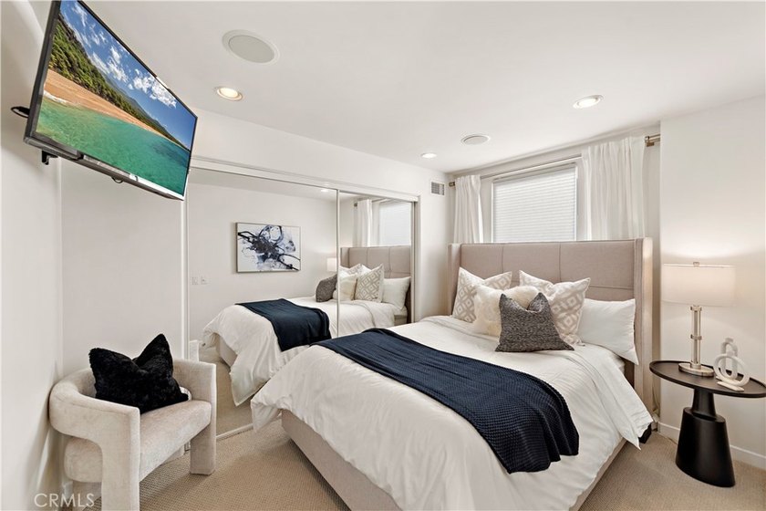 432 Acacia is a sophisticated home offering the perfect blend of - photo 18