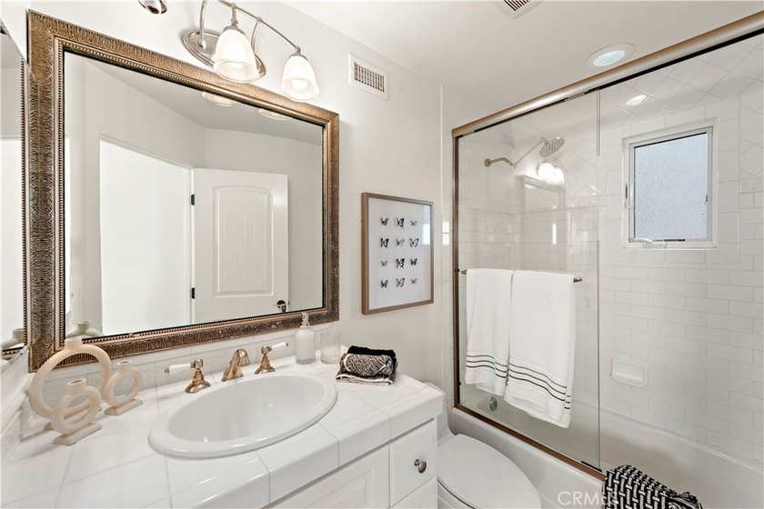 432 Acacia is a sophisticated home offering the perfect blend of - photo 19