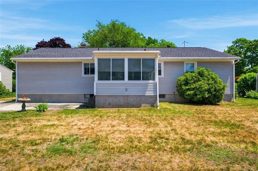 Welcome to this well-built, lovingly maintained ranch in the - photo 20
