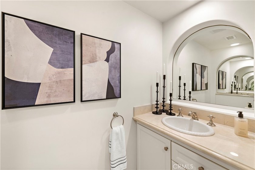 432 Acacia is a sophisticated home offering the perfect blend of - photo 22