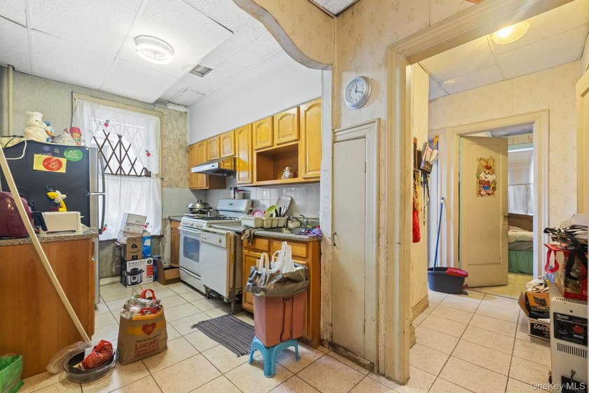 Unlock the potential of this solid three-unit brick building - photo 25