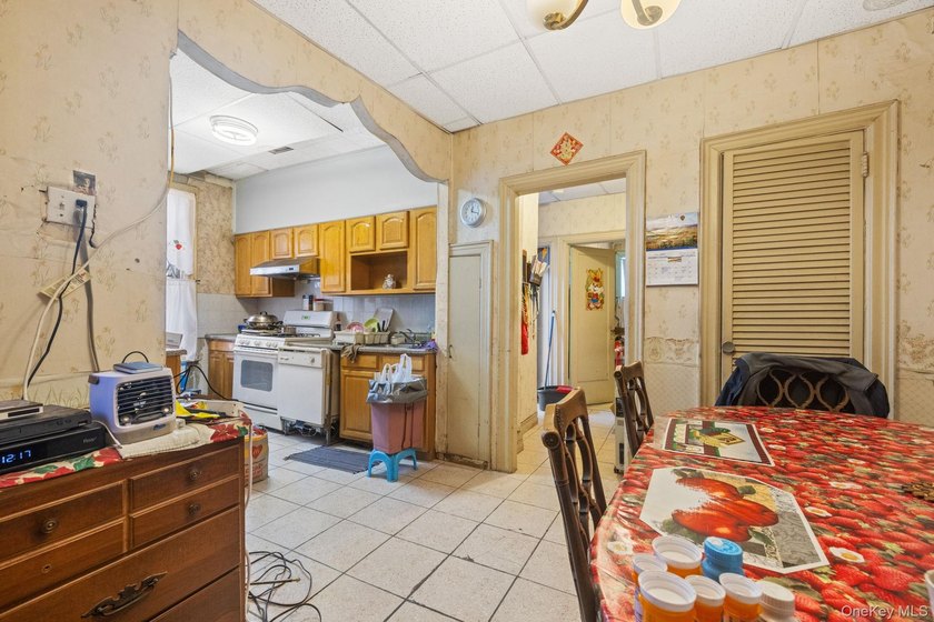 Unlock the potential of this solid three-unit brick building - photo 26