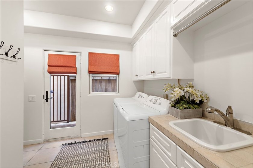 432 Acacia is a sophisticated home offering the perfect blend of - photo 28