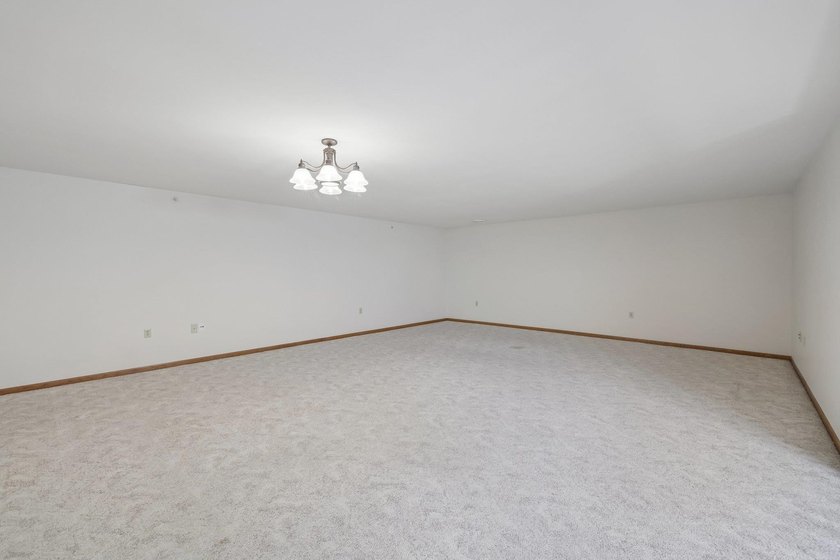Welcome to this beautifully maintained and move in ready 3 - photo 28