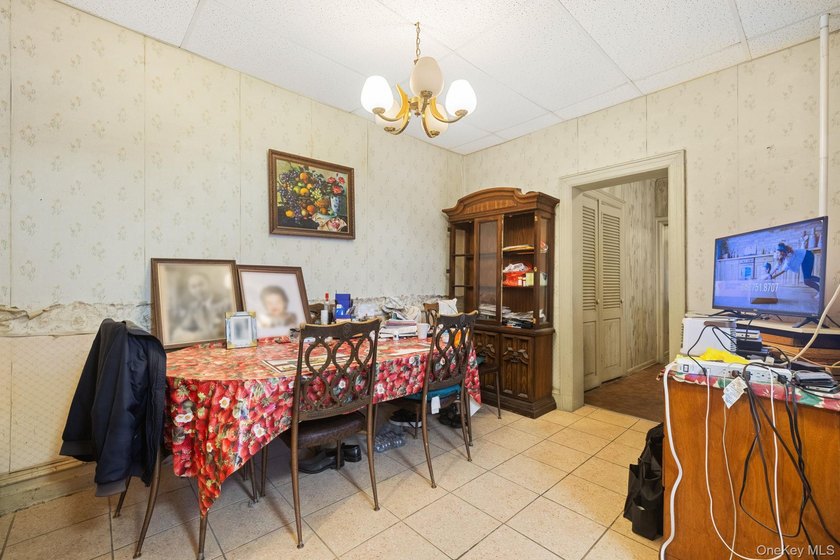 Unlock the potential of this solid three-unit brick building - photo 31