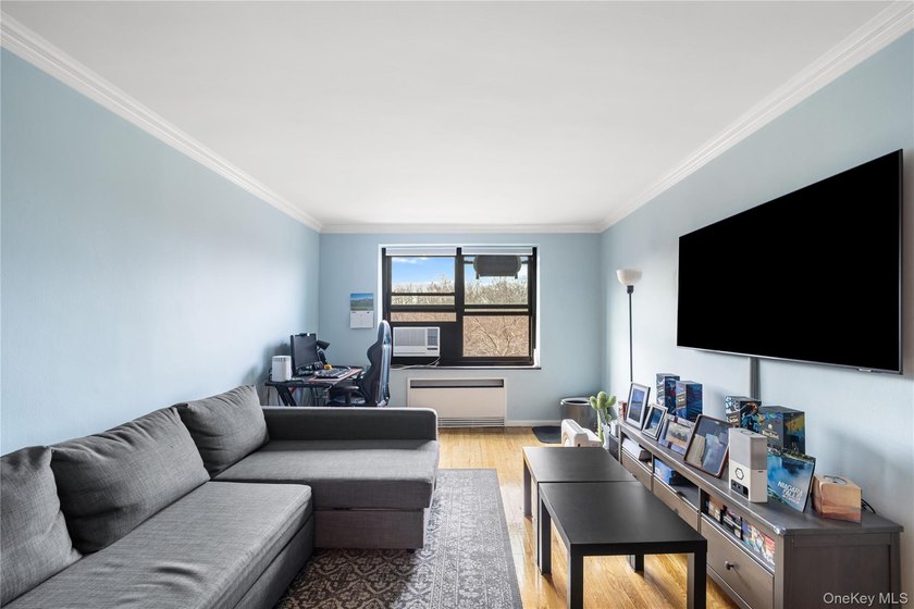 Charming 1 Bedroom Apartment in Windsor Park, where warmth and - photo 3