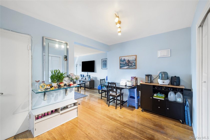 Charming 1 Bedroom Apartment in Windsor Park, where warmth and - photo 8