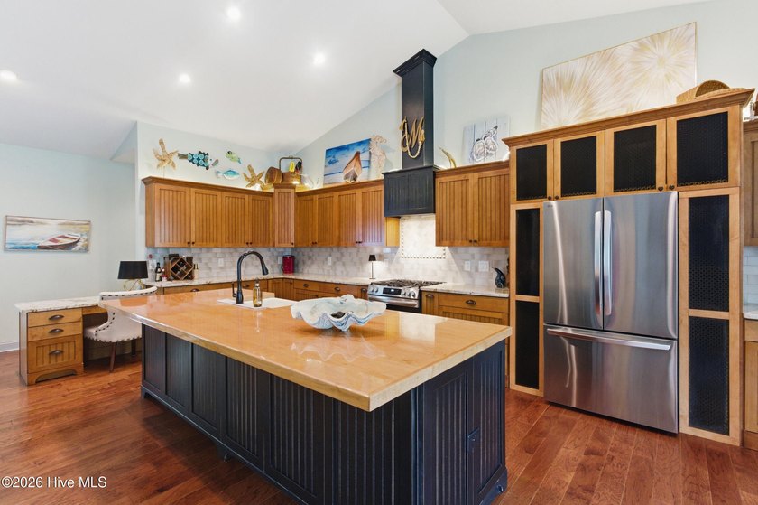 Custom-built and thoughtfully designed, this beautiful home - photo 10