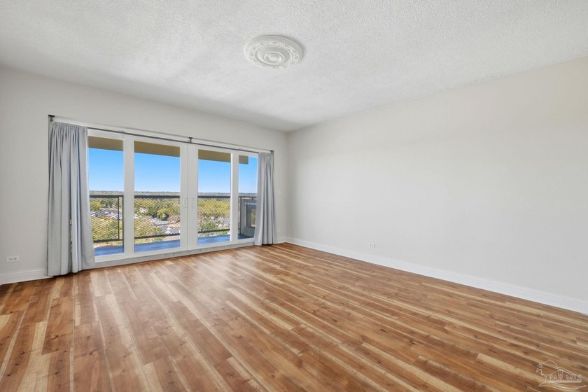 EXPERIENCE ELEVATED COASTAL LIVING FROM THIS 11TH FLOOR - photo 8